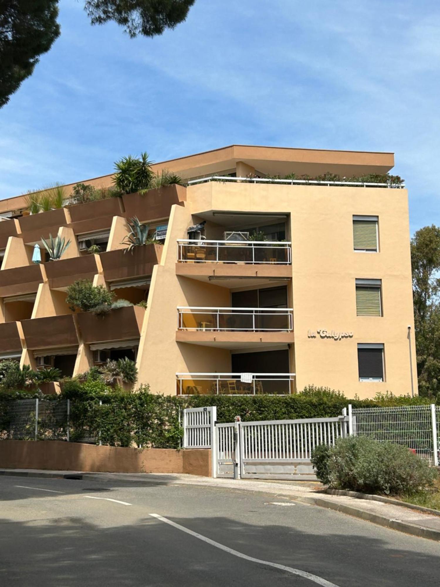 La Calypso Apartment กาวาแลร์-ซูร์-แมร์ ภายนอก รูปภาพ