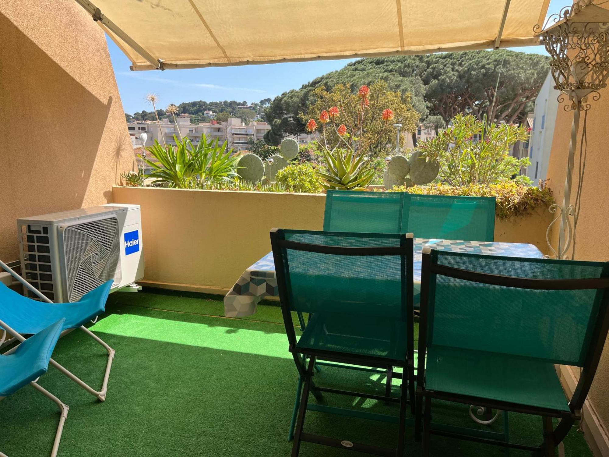 La Calypso Apartment กาวาแลร์-ซูร์-แมร์ ภายนอก รูปภาพ
